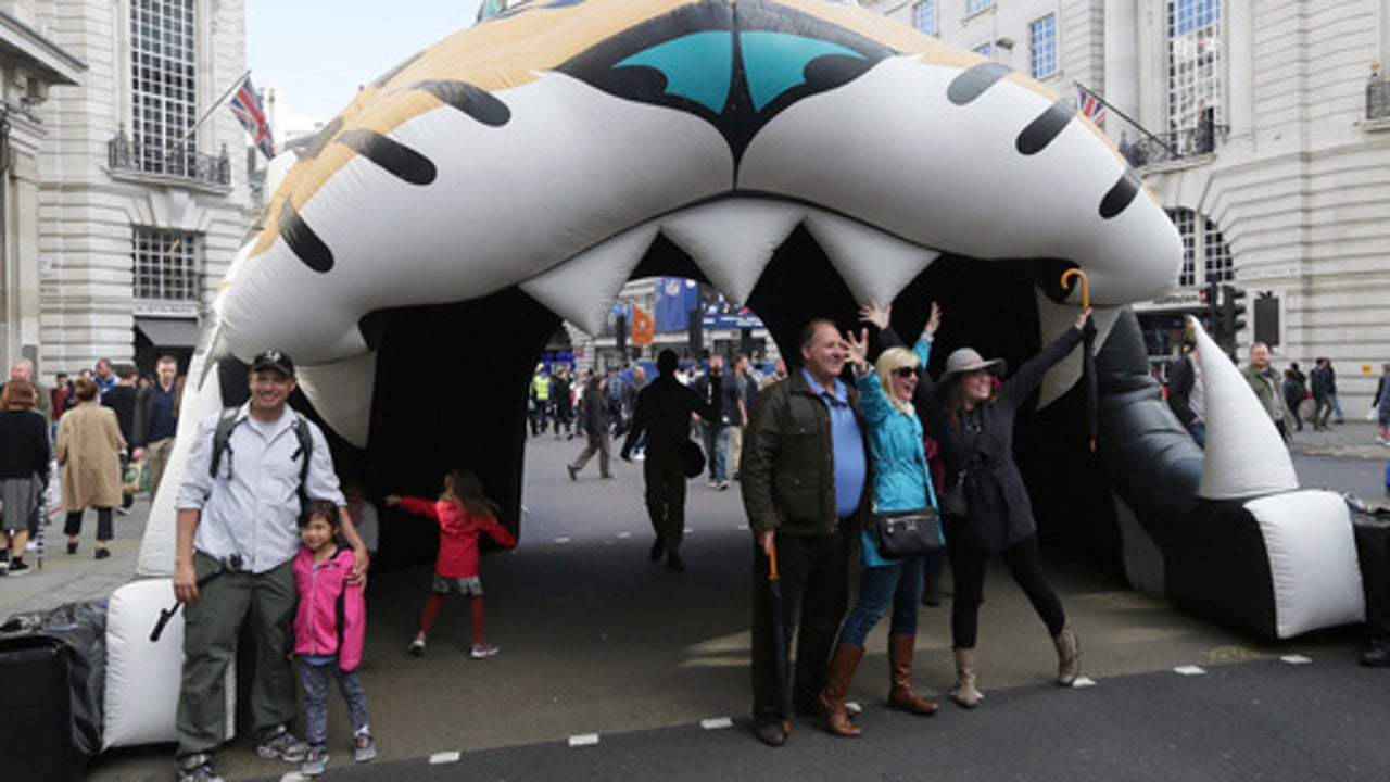 The Latest: Jaguars' Joeckel leaves game with knee injury